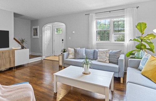 Mount Lebanon House | Stylish ♥ Baby Friendly ♥ 15min to DT PGH ♥ Great Yard