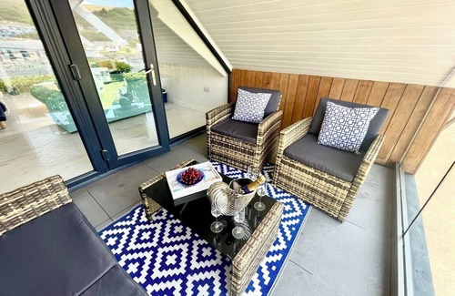 Challaborough Cottage | Stylish Beach Cottage Sleeps 4, just 85 mtrs from sandy 'Blue Flag' beach.