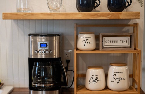 Willoughby Spit House | Stylish Beach House, Hot Tub, Pet-Friendly🐾