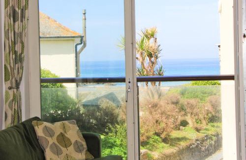 Treyarnon Apartment | STYLISH, BEACHSIDE apartment, sea views