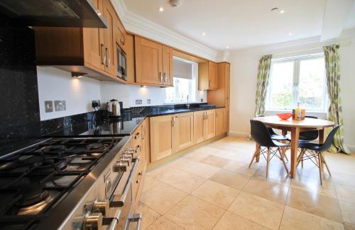 Treyarnon Apartment | STYLISH, BEACHSIDE apartment, sea views