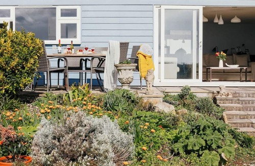 Praa Sands House | Stylish Beachside Home with Amazing Sea Views