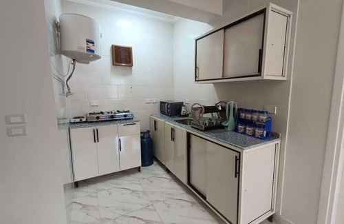 Al-Khalifa Apartment | Stylish Bedroom Apartment. Secure Compound Luxury Furnishings & Spacious Rooftop