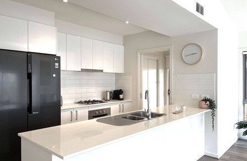Berwick House | Stylish Berwick Home with WiFi, Smart TV, Garage