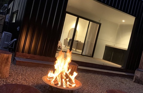 Creswick Apartment | Stylish, Brand New, private Studio