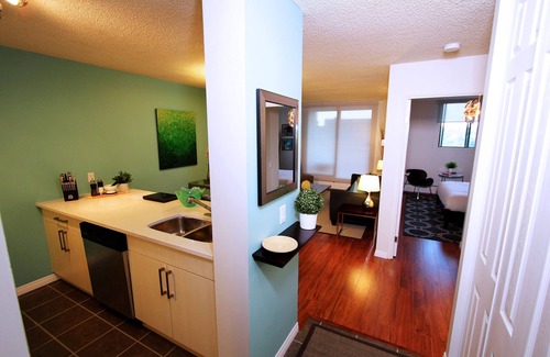Eau Claire Condo | Stylish Calgary Downtown Executive Suite #BL231315