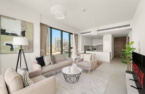 Al Safa Apartment | Stylish Canal-Front 2 BD + Maid in Al Wasl