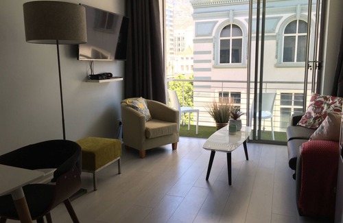 Cape Town City Centre Apartment | Stylish central City Apartment on Greenmarket Square with secure parking garage.