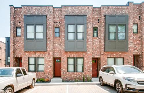 Hadley - Washington Apartment | Stylish City Heights Townhome