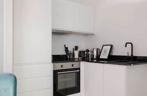 Brigittenau Apartment | Stylish City Suite Balcony Augarten & Center