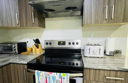 West Abbotsford House | Stylish, clean&cozy new 2 bedroom guest suite