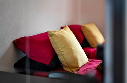 Cotham Apartment | Stylish Clifton Penthouse, Permit Parking x1, Nr Centre, Garden