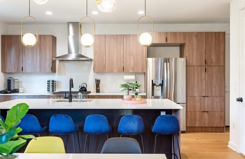 Govalle House | Stylish Clubhouse Retreat w/Hot Tub near Downtown