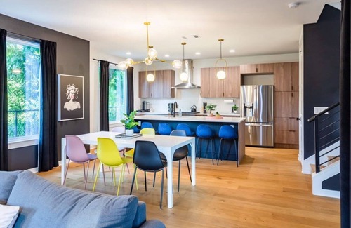 Govalle House | Stylish Clubhouse Retreat w/Hot Tub near Downtown