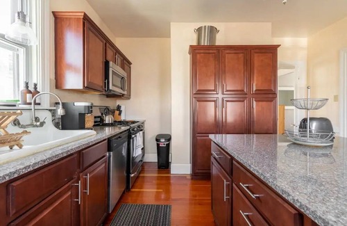 West End Apartment | Stylish comfortable period feature 2 bed - Sun drenched - Free parking