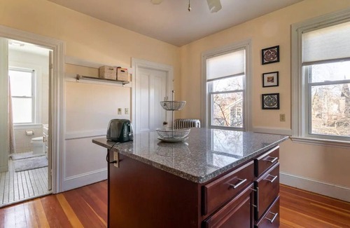 West End Apartment | Stylish comfortable period feature 2 bed - Sun drenched - Free parking