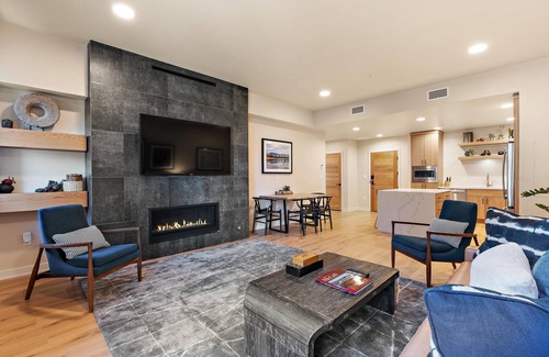 Tamarack Resort Condo | Stylish Condo|Best view of Plaza, Golf Course and Lake