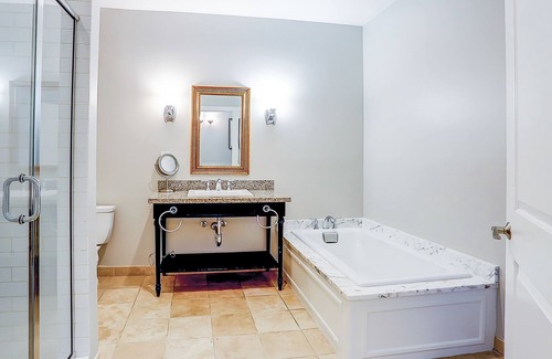 Isle of Palms Condo | Stylish condo near beach & golf with balcony, W/D, pool, hot tub, & firepit