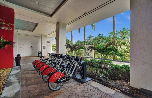 Hallandale Beach Apartment | Stylish Condo Near Ocean Resort Amenities Gym 1709