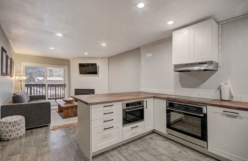Frisco Condo | Stylish Condo w/Hot Tub & Pool, Walk to Downtown Frisco!