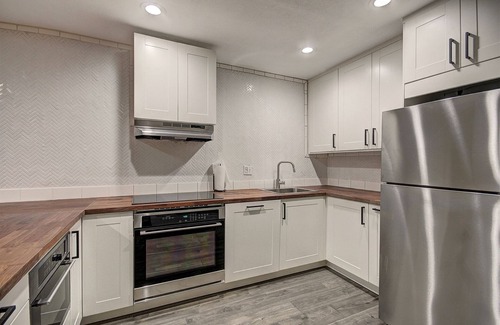 Frisco Condo | Stylish Condo w/Hot Tub & Pool, Walk to Downtown Frisco!