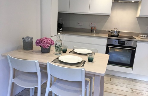 Helford Cottage | Stylish Cornish waterside cottage on the SW coast path