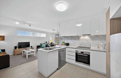 Rockingham Apartment | Stylish Corporate Stay with Wi-Fi & Parking