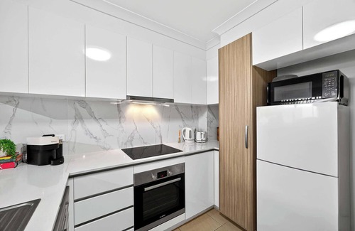 Rockingham Apartment | Stylish Corporate Stay with Wi-Fi & Parking