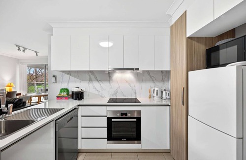 Rockingham Apartment | Stylish Corporate Stay with Wi-Fi & Parking
