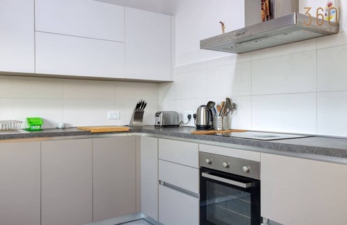 Il-Balluta Apartment | Stylish & Cosy 2BR Apt in the Heart of St' Julians