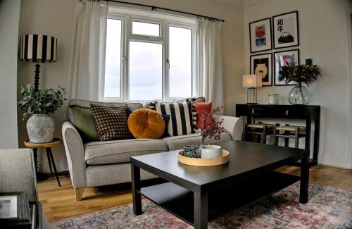 Rawcliffe Bridge House | Stylish Cottage near York
