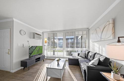 Ferndale Apartment | Stylish cozy 1 Bedroom Apartment in Ferndale MI