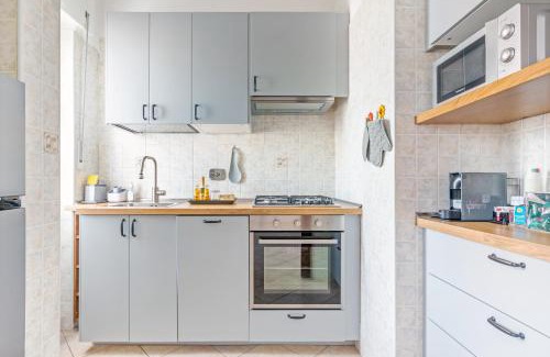 Universita House | Stylish & Cozy - 5 Star Location- Balcony - City View