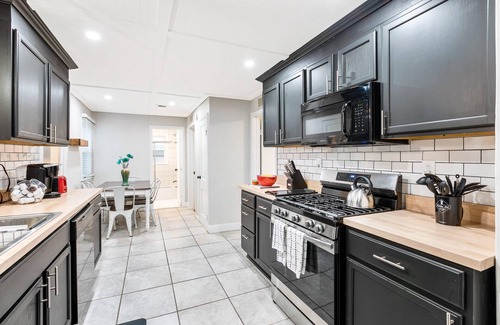 Livonia House | Stylish, Cute & Homey Livonia Getaway