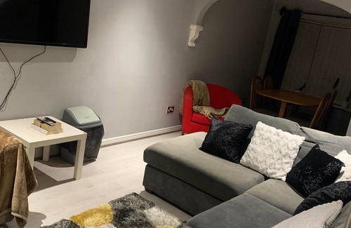 Haughton-le-Skerne House | Stylish Darlington Townhouse w private garden, 3 Beds & Near Town Centre