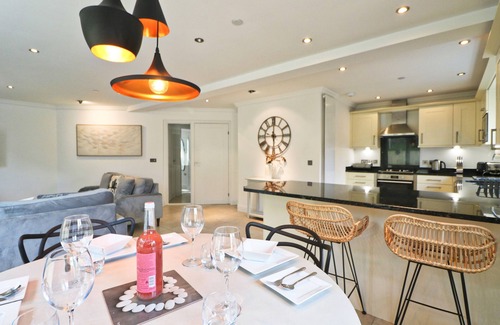 Constantine Bay Apartment | Stylish dog friendly apartment, patio garden, by the beach