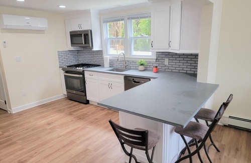 Greenwich House | Stylish downstairs apartment. Walk to town, train, & beach ferry!
