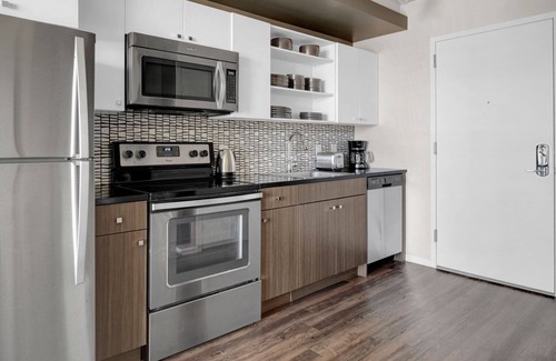 Theatre District Apartment | Stylish Downtown 1BR w/Luxury Amenities and Rooftop Views by Blueground