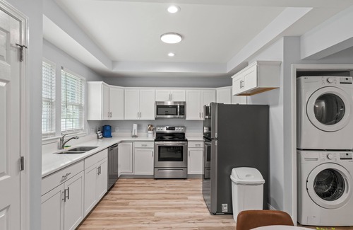 Gastonia House | Stylish Downtown Gastonia Stay – 2BR/2BA w/King + Queen