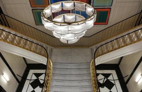 Bay Cloverhill Apartment | Stylish Downtown Toronto Residential Hotel