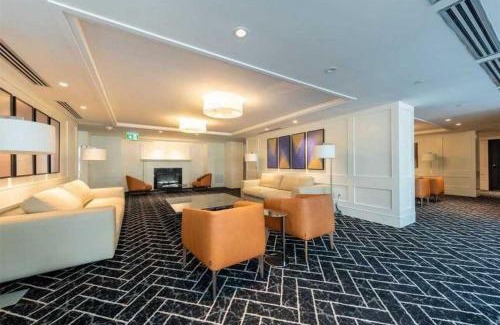 Bay Cloverhill Apartment | Stylish Downtown Toronto Residential Hotel