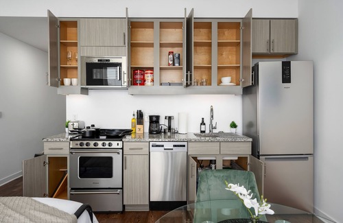 Birmingham Apartment | Stylish DT Studio w/Private Balcony!