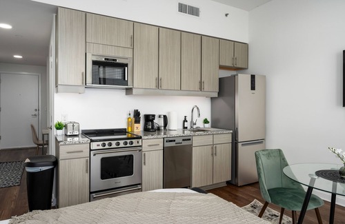 Birmingham Apartment | Stylish DT Studio w/Private Balcony!