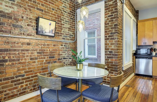 Downtown Knoxville Condo | Stylish Dtwn Knoxville Condo w/Rooftop Deck!