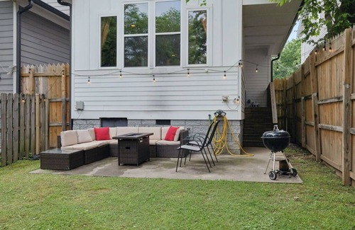 Talbot's Corner Apartment | Stylish Duplex Near Downtown & East Nashville Fun