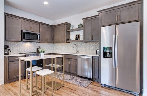 Greenwood House | Stylish East Nashville Retreat with Garage