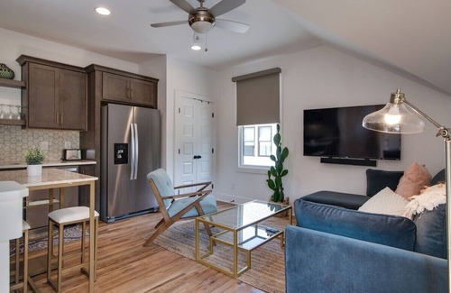 Greenwood House | Stylish East Nashville Retreat with Garage