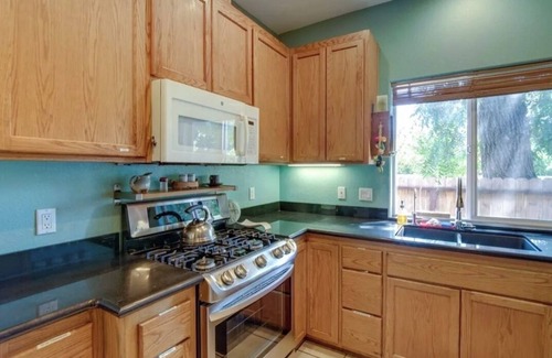 Ukiah House | Stylish, Eclectic two bedroom Retreat Near Downtown & Redwood