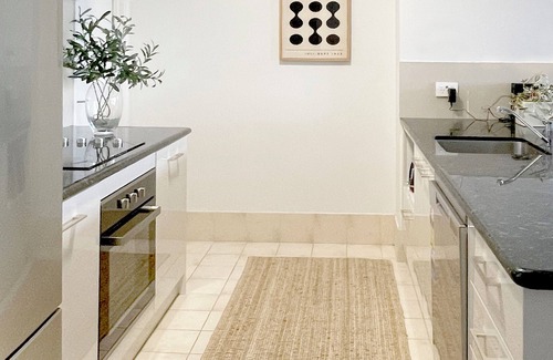 East Perth Apartment | Stylish Executive City Pad + Parking + Pool