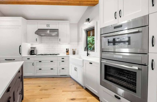 Nicklaus North House | Stylish Family Chalet, Hot Tub, Views, BBQ